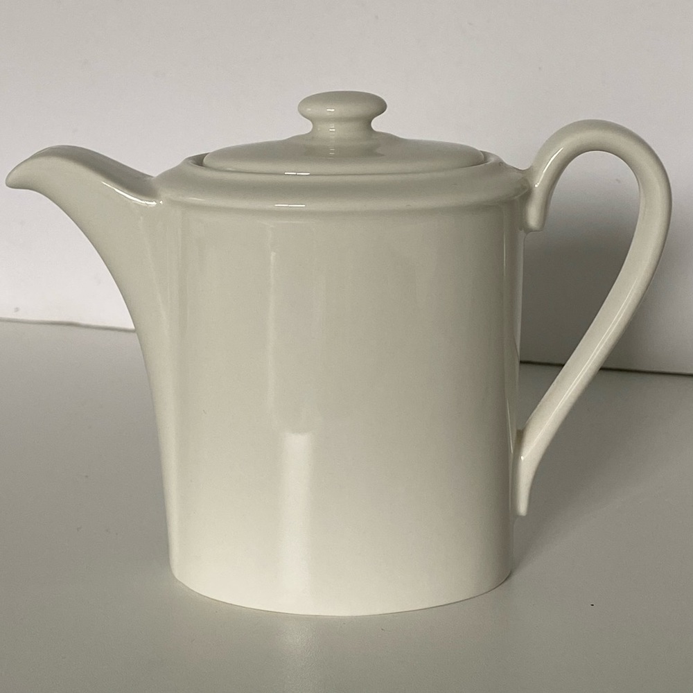 Wedgewood Vogue Ceamer With Lid Cover white ceramic Fine China 4.5” tall EUC